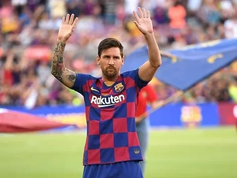 Barca muốn tái ngộ Messi, Pique chỉ trích