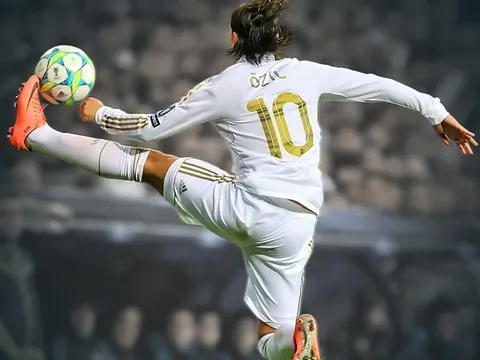 Mesut Ozil: Bóng đá đẹp và nhịp điệu thanh lịch