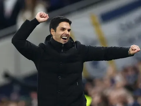 Thái độ đối lập của Mikel Arteta và Antonio Conte ngoài đường biên