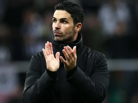 Sol Campbell nêu 2 tiền đạo Arsenal cần mua ngay tháng Giêng