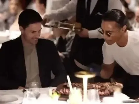 "HLV của Man United sẽ không làm điều đó"