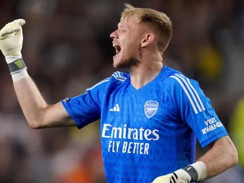 Mikel Arteta vỗ về Aaron Ramsdale