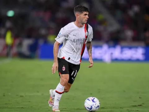 Pulisic nã đại bác, Milan hạ gục Bologna