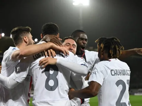 Milan nối dài mạch thắng; Juve chỉ biết ước