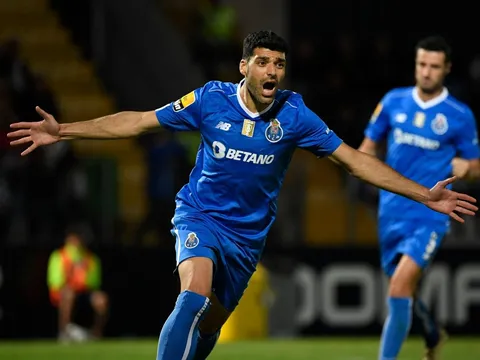Milan ra đề nghị cho mục tiêu Man United