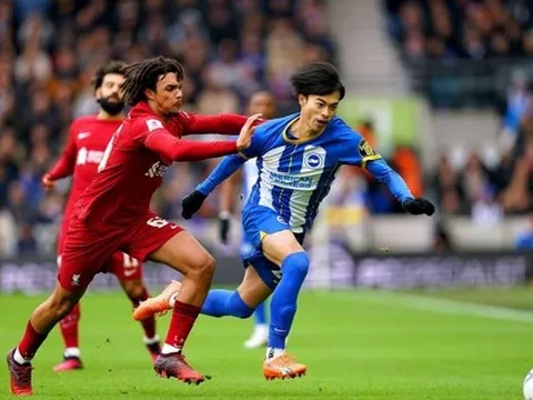 Mitoma và Kvaratskhelia gieo rắc ác mộng cho Arnold