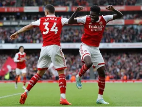Mở 'đại tiệc' 5 bàn, Arsenal đòi lại ngôi đầu từ tay Man City
