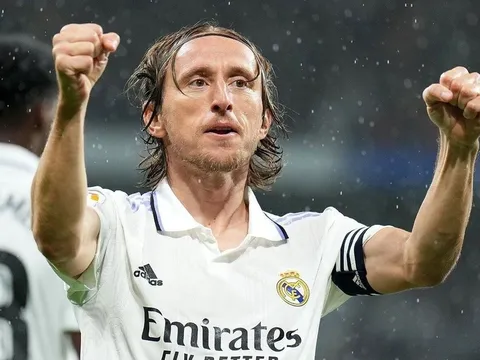 Harry Redknapp khuyên Spurs chiêu mộ chủ nhân Quả bóng vàng