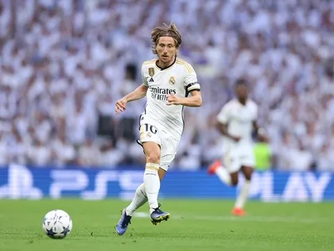"Vài ngày tới, 2 đội bóng này sẽ liên hệ với Luka Modric"
