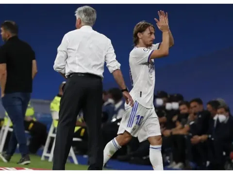 Modric vượt mặt Casillas, Raul và Ramos ở Real