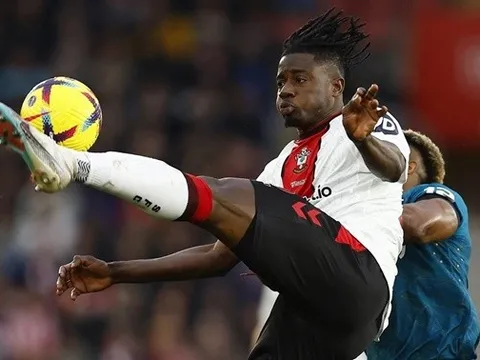 Man United xem xét chiêu mộ 'đá tảng' Premier League