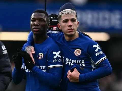 Caicedo, Fernandez khóa tài khoản sau trận thua thảm Liverpool