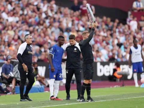 Moises Caicedo hóa thảm họa trong ngày ra mắt Chelsea