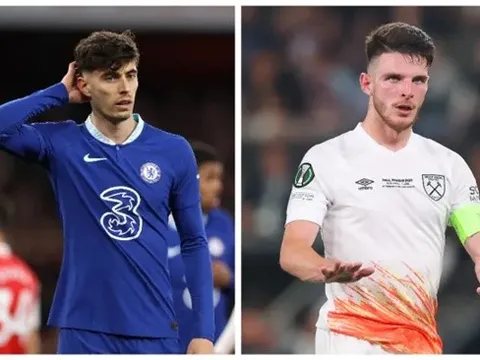 Một Arsenal khác lạ đang gây bão TTCN