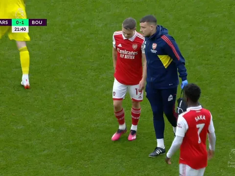 'Một cú sốc lớn cho Arsenal khi Trossard phải rời sân'