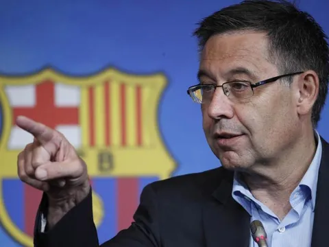 Một mực "đòi quà", sao Barca nhận "cú tát" đau từ BLĐ đội bóng