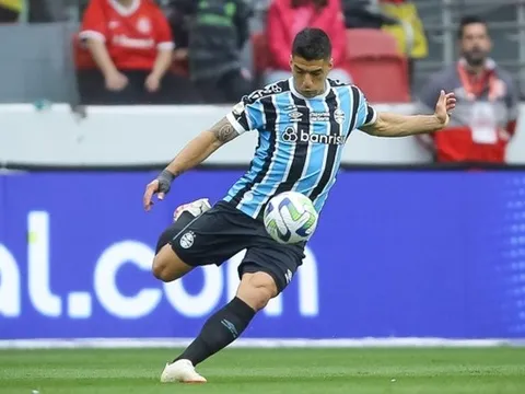 Một Suarez quái chiêu và đẳng cấp