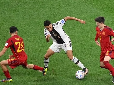 "Một trong những cầu thủ trẻ hay nhất bên cạnh Pedri và Gavi"