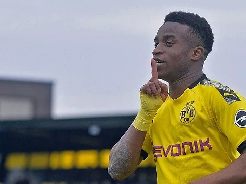 Liverpool nhận tin sét đánh từ tiền đạo Dortmund