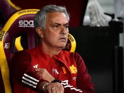 Mourinho: "Cậu ấy có thể chơi bất cứ đâu"