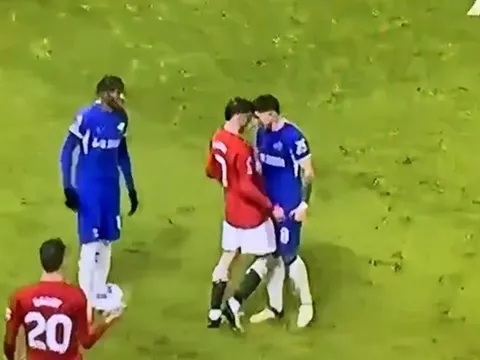 Mount đụng độ nảy lửa với Enzo