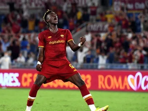 Dưới bàn tay Mourinho, Abraham đang chuyển mình thành sát thủ toàn diện