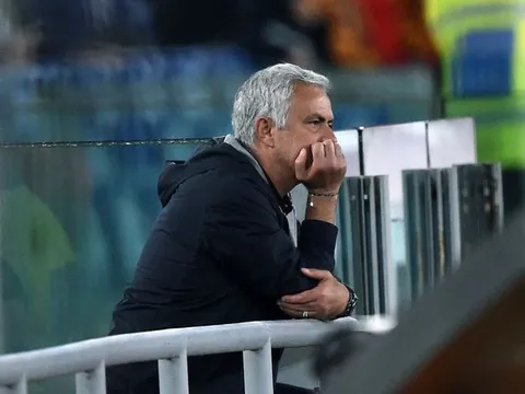 "Mourinho đang tạo ra 1 tình huống khó chịu"