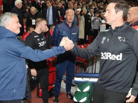 Mourinho nói gì với Lampard sau khi trò cũ bị Chelsea sa thải?