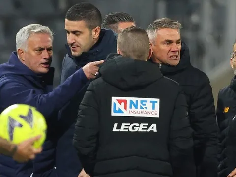 Mourinho: "Lần đầu tiên trong sự nghiệp của tôi"