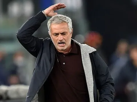 Mourinho lên tiếng về trận cầu "độc nhất vô nhị" với 2 thẻ đỏ cho HLV
