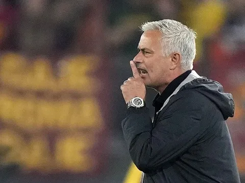 Mourinho phá kỷ lục của Sir Alex