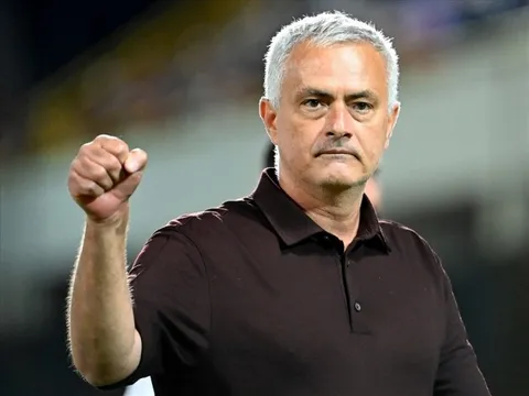 Mourinho tham vọng, nâng cấp trung tuyến Roma ở phiên chợ đông
