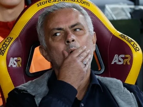 Mourinho: "Tôi yêu cầu mọi người đừng la ó các cầu thủ của tôi"