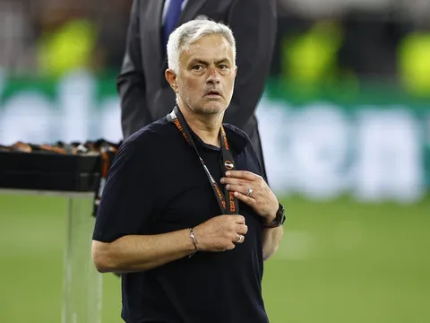 Mourinho trả giá đắt
