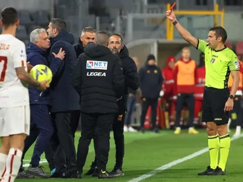 Mourinho vẫn rất… đặc biệt!