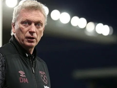 Moyes: "Đưa Saka vào thay Sterling"