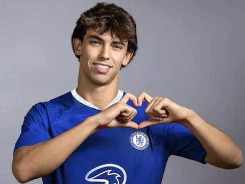 M.U, Arsenal đã 'tiếp tay' cho Chelsea