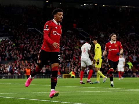 MU bán lỗ Maguire, Sancho