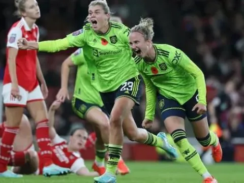 M.U chấm dứt chuỗi 14 trận thắng của Arsenal