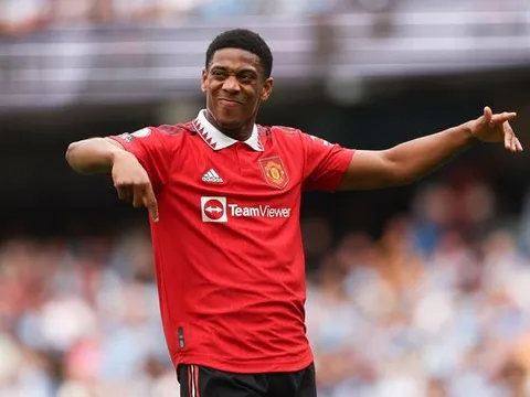 M.U được khuyên 'trảm' Martial, mua bom tấn