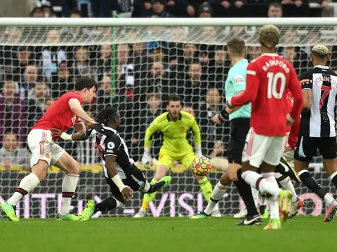 MU hòa chật vật: Lời cảnh báo cho Rangnick