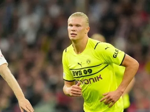 M.U mua hụt Haaland, Neville chỉ thẳng bàn tay sắp đặt