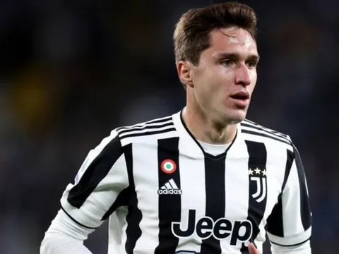 M.U tranh mua sao Juventus với Liverpool