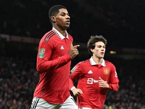 M.U vs Leeds: 3 bàn hủy diệt; Áp lực Man City