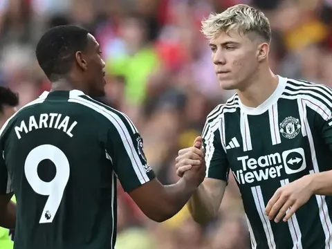 "Sẽ phải mất một thời gian trước khi cậu ấy ổn định cuộc sống ở M.U"