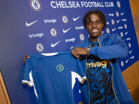 Mua cả Caicedo và Lavia, Chelsea bị đặt nghi vấn