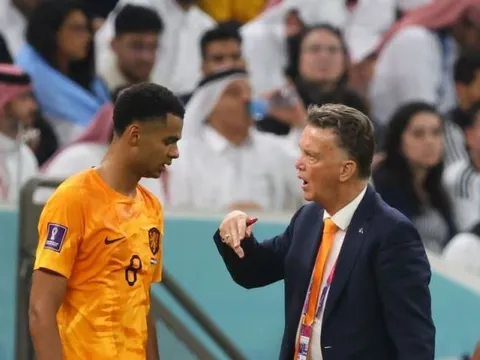 Mua Gakpo, Ten Hag phải nhớ lời cảnh báo của Van Gaal