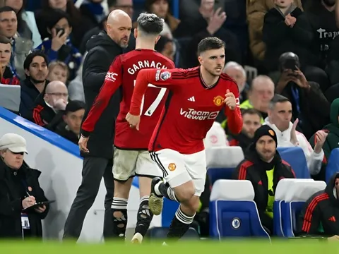 Mùa giải bỏ đi của Man United vẫn được cứu rỗi bởi "Nani mới"