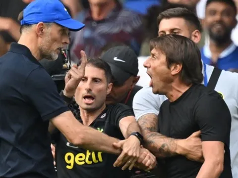 Mùa hè nóng bỏng trên băng ghế huấn luyện