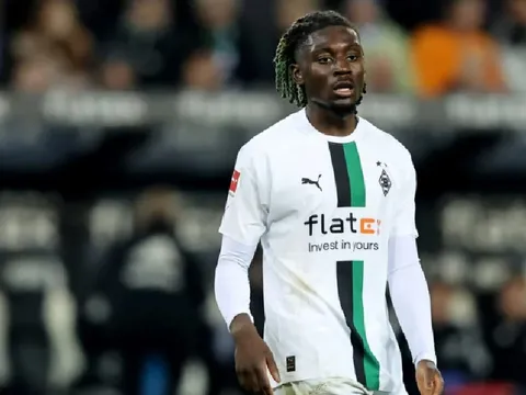 Mua tiền vệ, Liverpool nhận 'sale giảm giá'